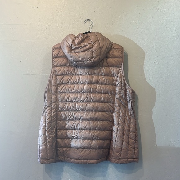 Plus size mauve 32 Degrees puffer vest w/ hood - Picture 2 of 7